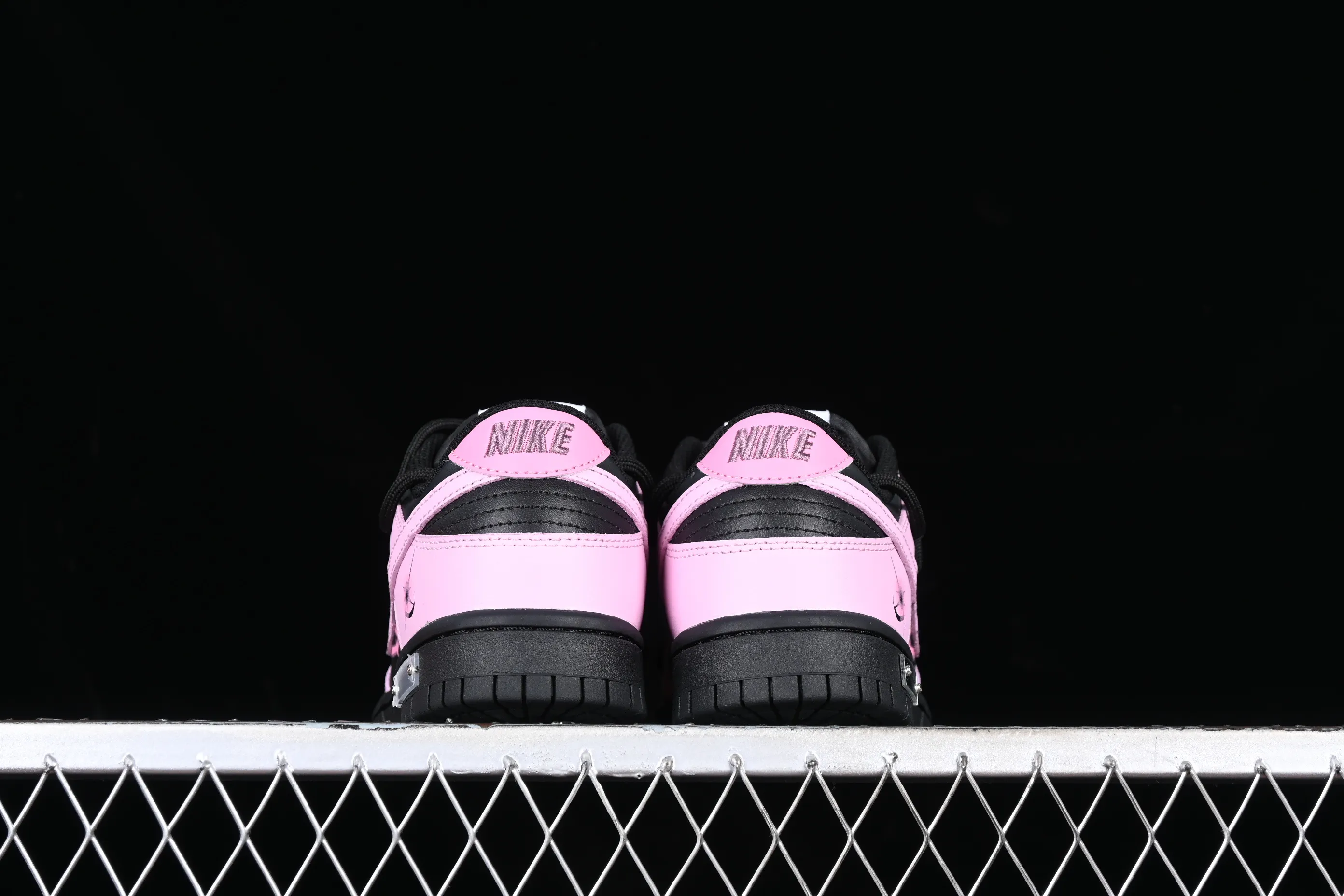 All Categories Nk SB Dunk Series Nk SB Dunk Low Low-top Sneakers Nk Dunk Low Bubble Jellyfish Neon Interstellar Millennium Cyber ​​Hot Girl Sweet Cool Customized Deconstructed Strap Casual Sneakers FD1232-001